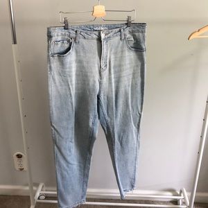 High rise Mom jeans